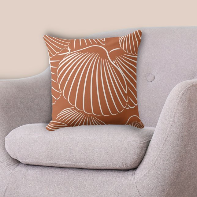 Oreillers à lancer Motif traditionnel Brown Sea Sh (Traditional Brown & White Seashell Pattern Throw Pillow)