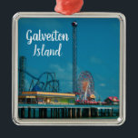 Ornement Carré Argenté À l'ornement de prime d'île de Galveston de pilier<br><div class="desc">Apportez le sentiment d'être au pilier à votre maison avec ceci à l'ornement d'île de Galveston de pilier de Galveston, le Texas. Chaque article est créé et conçu pour vous de ma collection personnelle de photographie. Note : le filigrane de zazzle sur l'image agrandie n'apparaîtra pas sur le produit. Toute...</div>