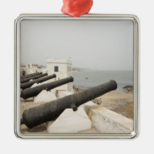 Ornement Carré Argenté Afrique, Afrique de l'Ouest, Ghana, Elmina. Canons
