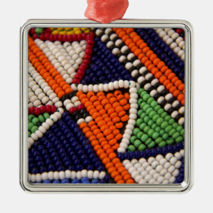 Ornement Carré Argenté Afrique, Kenya. Les perles tribales des Masaï