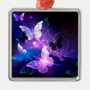 Ornement Carré Argenté Arrière - plan avec papillons de nuit
