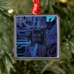 Ornement Carré Argenté Art de motif de piste de carte de circuit imprimé<br><div class="desc">Donnez à vos accessoires une esthétique high-tech avec ce graphique haute définition représentant une carte de circuit imprimé (PCB) nue. Conçu pour ceux qui apprécient l'architecture fondamentale de la technologie numérique, ce visuel met en valeur la beauté minimaliste d'un masque de soudure bleu foncé accentué par un réseau complexe de...</div>