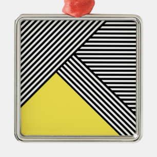 Ornement Carré Argenté Bandes noires et blanches avec triangle jaune