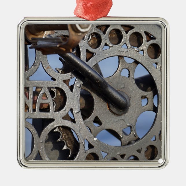 Ornement Carré Argenté Bicycle detail (Devant)