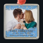 Ornement Carré Argenté Blue Snowflakes Photo personnalisée Noël à New Hom<br><div class="desc">Élégant ornement photo de Noël personnalisé avec bordures de flocons bleus. Personnalisez avec votre propre message et vos propres noms.</div>