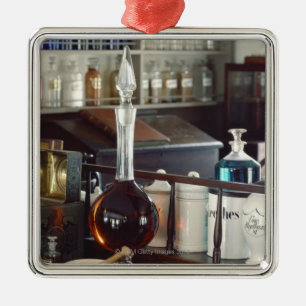Ornement Carré Argenté Bouteilles antiques de pharmacie