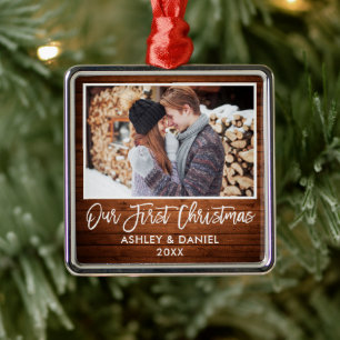 Ornement Carré Argenté Brosse Script Bois Couple Notre Premier Noël