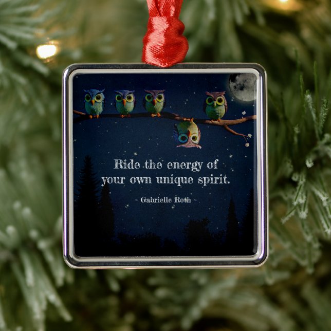 Ornement Carré Argenté Chouette qui est différent avec un collage de devi (Arbre)