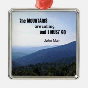 Ornement Carré Argenté Citation de John Muir sur les montagnes
