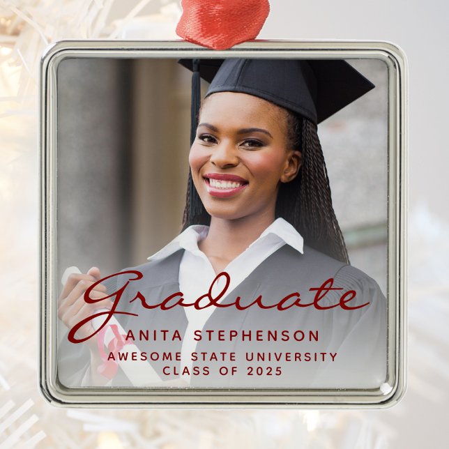 Ornement Carré Argenté Classe photo de 2025 Graduation Burgundy Script (Créateur téléchargé)