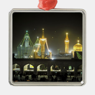 Ornement Carré Argenté Complexe du sanctuaire de l'Imam Reza la nuit, Mac