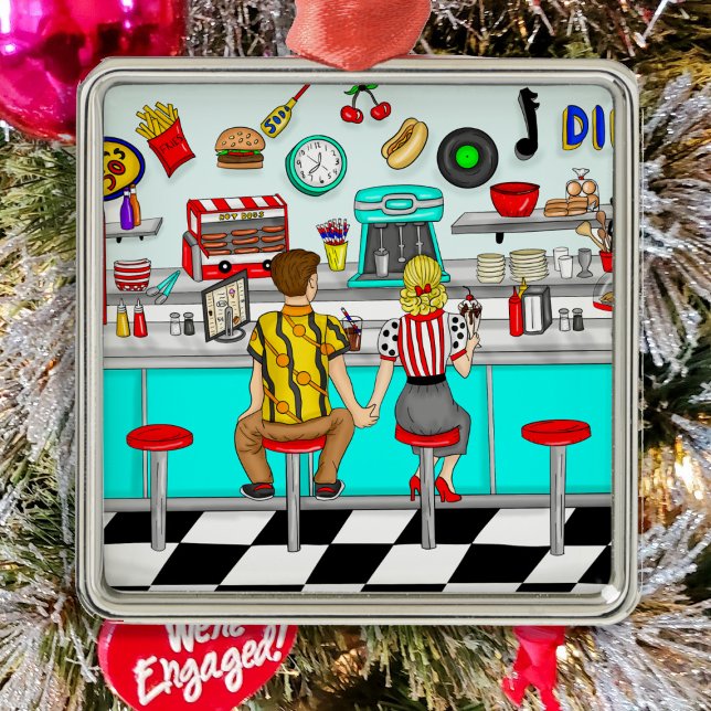 Ornement Carré Argenté Couple Holding Hands dans les années 1950 au dîner (Créateur téléchargé)