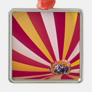 Ornement Carré Argenté Des gens remplissent une montgolfière, Fort Collin