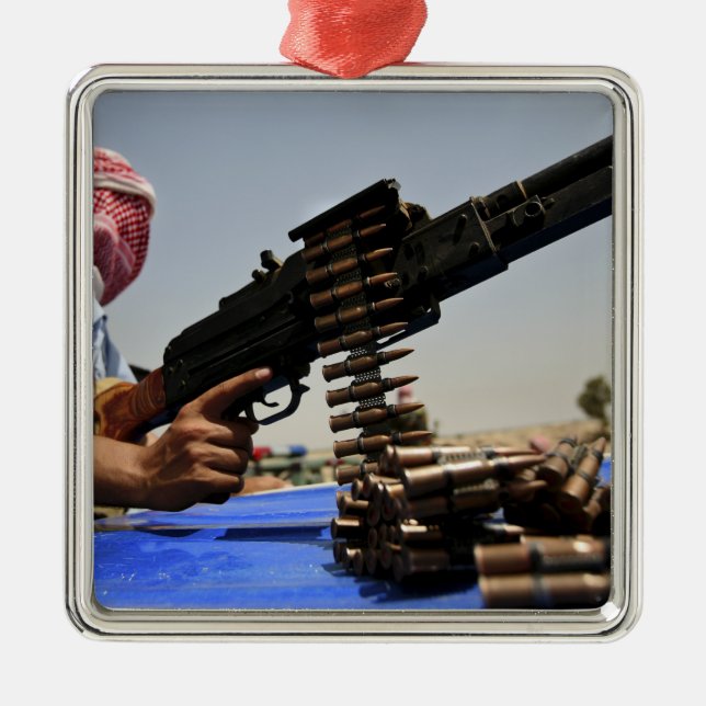 Ornement Carré Argenté Des obus de 762 mm se trouvent sur le camion (Devant)