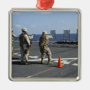 Ornement Carré Argenté Des policiers militaires s'entraînent avec le Berr