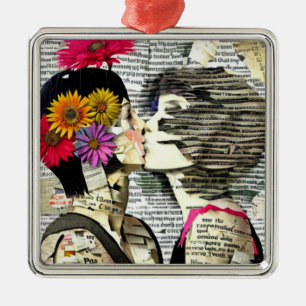 Ornement Carré Argenté Deux femmes amoureuses   Pride Kiss