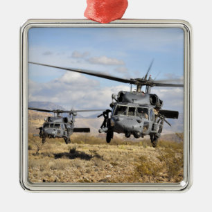 Ornement Carré Argenté Deux hélicoptères de HH-60 Pavehawk préparant a