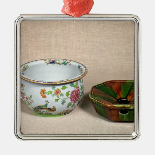 Ornement Carré Argenté Deux pots de chambre (Devant)