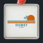 Ornement Carré Argenté Dewey Beach Delaware Sun Palm Trees<br><div class="desc">Bénéficiant d'un côté de plages océaniques et d'une large baie de l'autre, Dewey Beach conviendra parfaitement aux voyageurs aventureux dont l'idée de s'amuser penche au jet-ski ou au volley-ball sur la plage. D'autres passent leur journée à pratiquer des sports nautiques, dont la navigation de plaisance, le parachute ascensionnel, le wake...</div>
