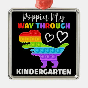 Ornement Carré Argenté Dinosaur Poppin My Way Through Kindergarten