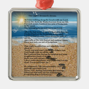 Ornement Carré Argenté Empreintes de pas dans le sable