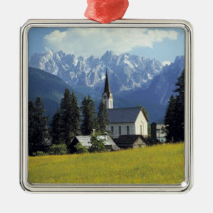 Ornement Carré Argenté Europe, Autriche, Gosau. La flèche de l'église