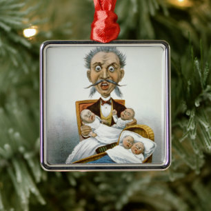 Ornement Carré Argenté Famille Vintage, Père avec Bébés et Main de Poker