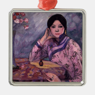 Ornement Carré Argenté Femme japonaise avec un flacon de parfum