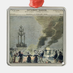 Ornement Carré Argenté Feux allumés pour célébrer le solstice d'été