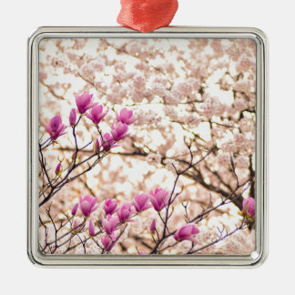Ornement Carré Argenté Fleur de printemps rose pourpre en floraison