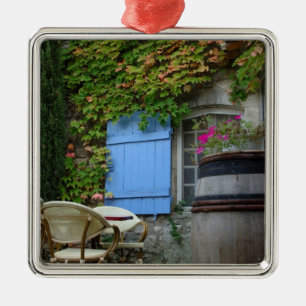 Ornement Carré Argenté France, Les Baux de Provence, patio de café