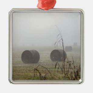 Ornement Carré Argenté Hay Bales In The Fog