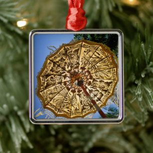 Ornement Carré Argenté Indonésie, Bali  Parapluie de temples