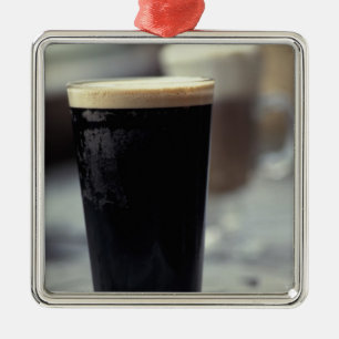 Ornement Carré Argenté Irlande. Verre de stout.