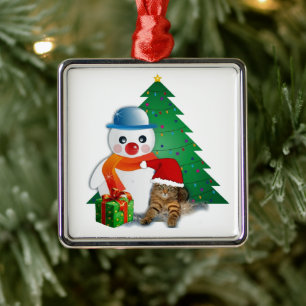 Ornement Carré Argenté Joli bonhomme de neige illustré, chat et sapin de