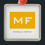 Ornement Carré Argenté Joli Monogramme Jaune Blanc Votre Nom<br><div class="desc">Pensez-vous qu'il est difficile de choisir un design en fonction de votre personnalité et de vos goûts ? Peut-être que ce design rend votre travail plus facile. Regardez encore,  c'est certainement ce que vous cherchez.</div>