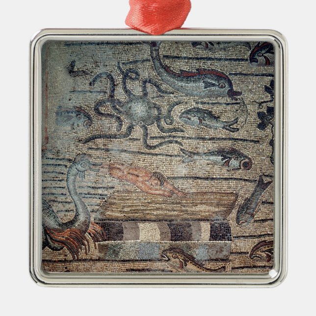 Ornement Carré Argenté Jonas craché par la baleine, détail d'un d (Devant)