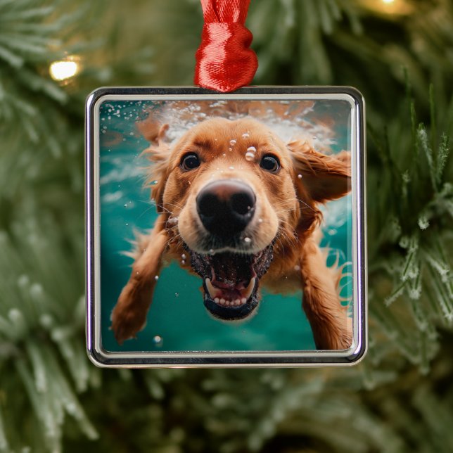 Ornement Carré Argenté Joyeux Golden Retriever nager sous l'eau (Arbre)