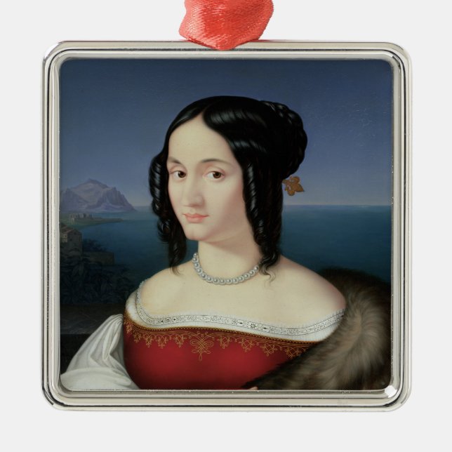 Ornement Carré Argenté La Caroline Grossi, la première épouse de (Devant)