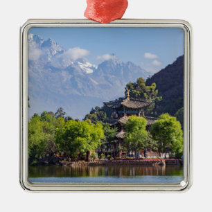 Ornement Carré Argenté La piscine de dragon noir, Shigu, Yunnan - Chine