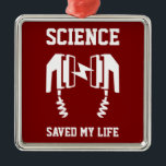 Ornement Carré Argenté La science m'a sauvé la vie<br><div class="desc">On attribue à la science Médicale le sauvetage de millions et de millions de vies, depuis le redémarrage des coeurs par défibrillation électrique jusqu'à la prévention des maladies par vaccination. La science est réelle et elle sauve des vies. Appuyez la recherche scientifique et médicale avec vos impôts pour sauver votre...</div>