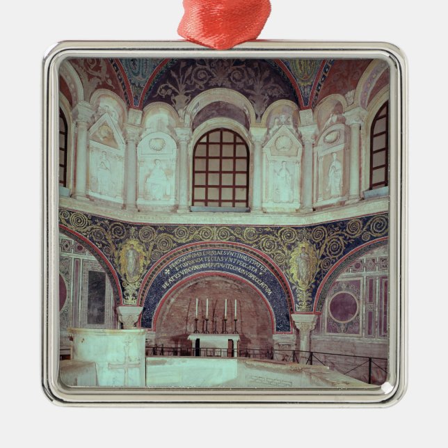 Ornement Carré Argenté L'abside avec la police baptismale (Devant)