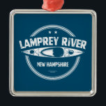 Ornement Carré Argenté Lamprey River New Hampshire Kayaking<br><div class="desc">La rivière Lamprey commence dans les montagnes Saddleback à Northwood,  dans le New Hampshire,  et s'écoule dans la baie Great. Cette rivière spéciale est riche en moules d'eau douce et a la plus grande quantité de poissons anadromes dans le bassin hydrographique de la baie Great.</div>