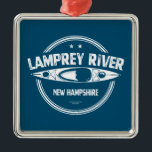 Ornement Carré Argenté Lamprey River New Hampshire Kayaking<br><div class="desc">La rivière Lamprey commence dans les montagnes Saddleback à Northwood, dans le New Hampshire, et s'écoule dans la baie Great. Cette rivière spéciale est riche en moules d'eau douce et a la plus grande quantité de poissons anadromes dans le bassin hydrographique de la baie Great.</div>