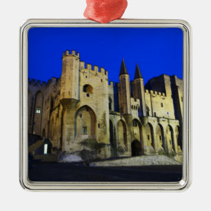 Ornement Carré Argenté Le Palais du Pape à Avignon au coucher du soleil.