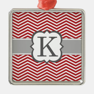 Ornement Carré Argenté Lettre blanche rouge K Chevron de monogramme
