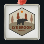 Ornement Carré Argenté Lye Brook Wilderness Vermont Bear<br><div class="desc">Lye Brook Wilderness in southern Vermont is a forested high plateau in Green Mountain National Forest that offers hiking and backpacking on trails like the Lye Brook and Branch Pond trails to features such as Lye Brook Falls and remote ponds for quiet outdoor recreation.</div>