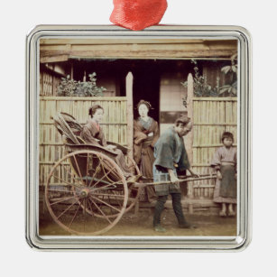 Ornement Carré Argenté Madame dans une pousse-pousse, c.1890s (photo