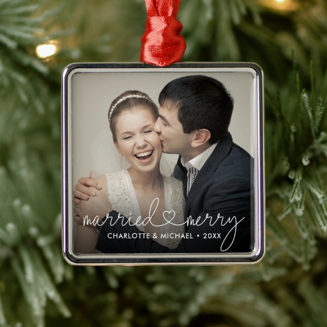 Ornement Carré Argenté Marié & Joyeux Script Coeur Moderne Personnalisé M (Arbre)