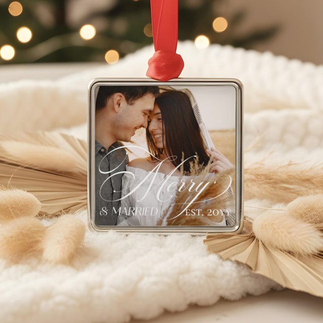 Ornement Carré Argenté Merry & Married Elegant Script Newlyweds Photo (Merry & Married Elegant Script Newlyweds Photo Metal Ornament)